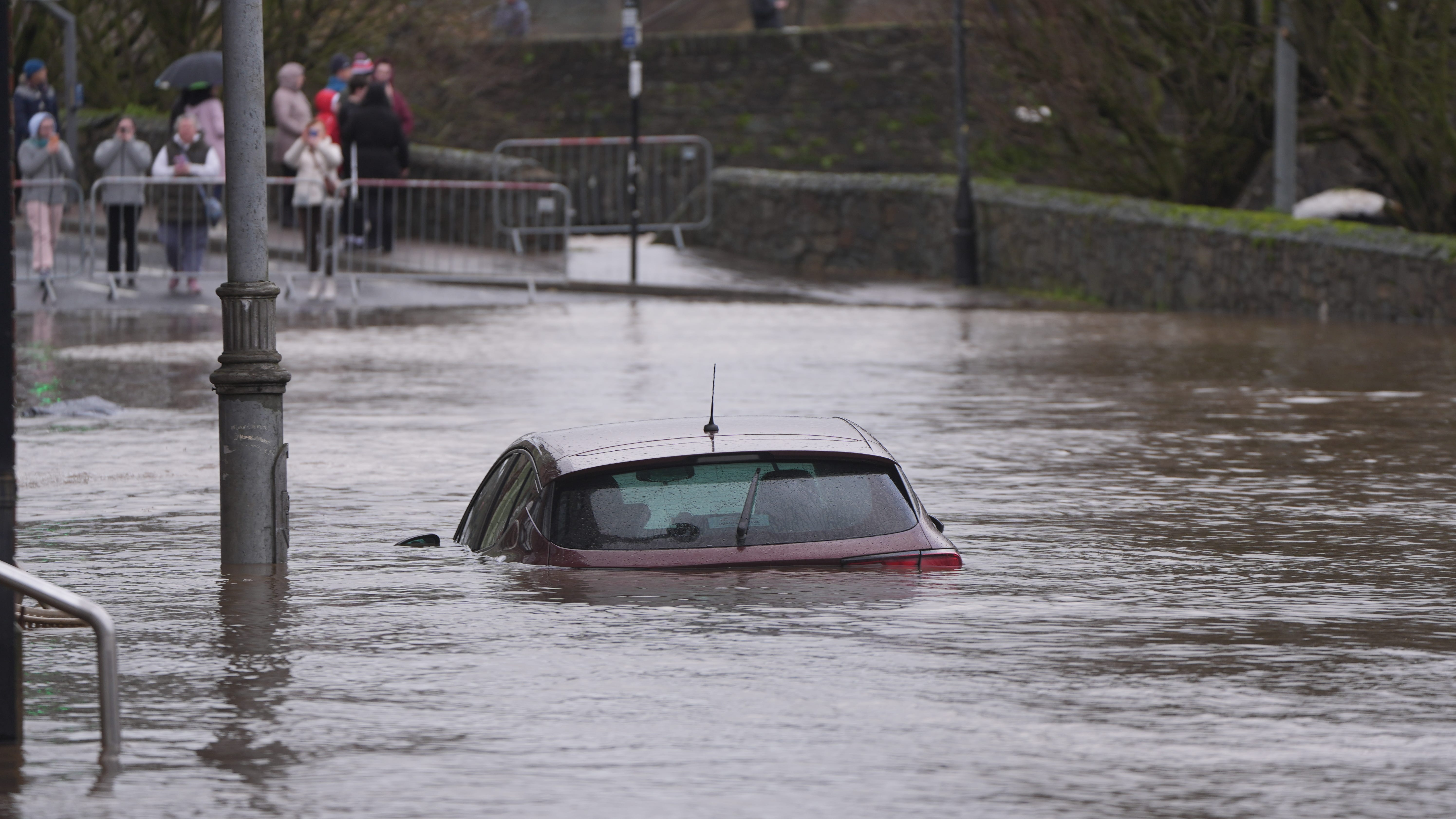 Union demands 4 days paid climate leave as Storm Chandra batters Ireland