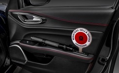 Oto nowy radiowóz, czyli następca Alfy używanej przez polską policję. Pomagało Ferrari. Zdjęcia