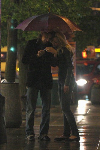 Zakochany Ebi robił Thirzie zdjęcia