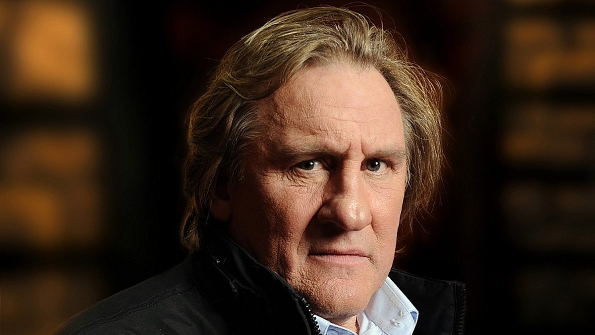 Francuski aktor Gerard Depardieu zapewnił we wtorek, że jest gotów stawić się przed sądem we Francji w dowolnym terminie. Tego samego dnia aktor, który przebywa w Czarnogórze, nie pojawił się na rozprawie w Paryżu, gdzie miał odpowiadać za jazdę po pijanemu. Po spotkaniu w Podgoricy z premierem Czarnogóry Milo Djukanoviciem Depardieu zapewnił: "Nie uciekam przed sądem ani wymiarem sprawiedliwości". "Podróż do Czarnogóry była planowana, uprzedzałem sąd. Jestem gotów stawić się, kiedy zechcą" - oświadczył.