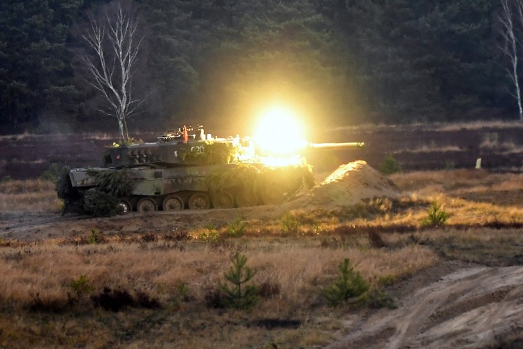 W strzelaniu bojowym wzięli udział polscy czołgiści w czołgach Leopard 2A4 i 2A5 z 10. Brygady Kawalerii Pancernej, a także ich niemieccy koledzy z 41. Brygady Grenadierów Pancernych 'Vorpommern', którzy użyli m.in. bojowych wozów piechoty Marder.