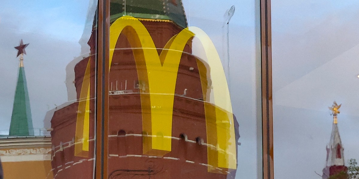 McDonald's sprzedaje swój biznes w Rosji.