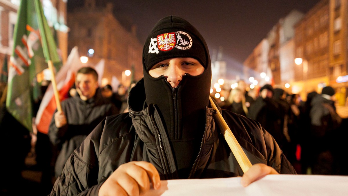 Arkadiusz Rzepiński, mieszkający w Londynie przywódca brytyjskiej frakcji NOP, został uznany za jednego z najniebezpieczniejszych prawicowych radykałów w corocznym raporcie o brytyjskim ekstremizmie "State of Hate" - informuje portal Emito.net.