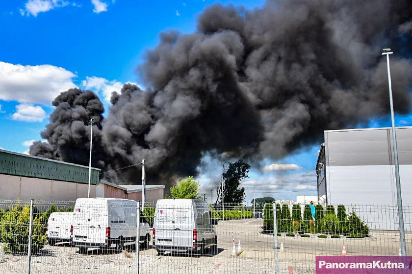 Pożar składowiska odpadów. Nad Kutnem unosiły się kłęby dymu