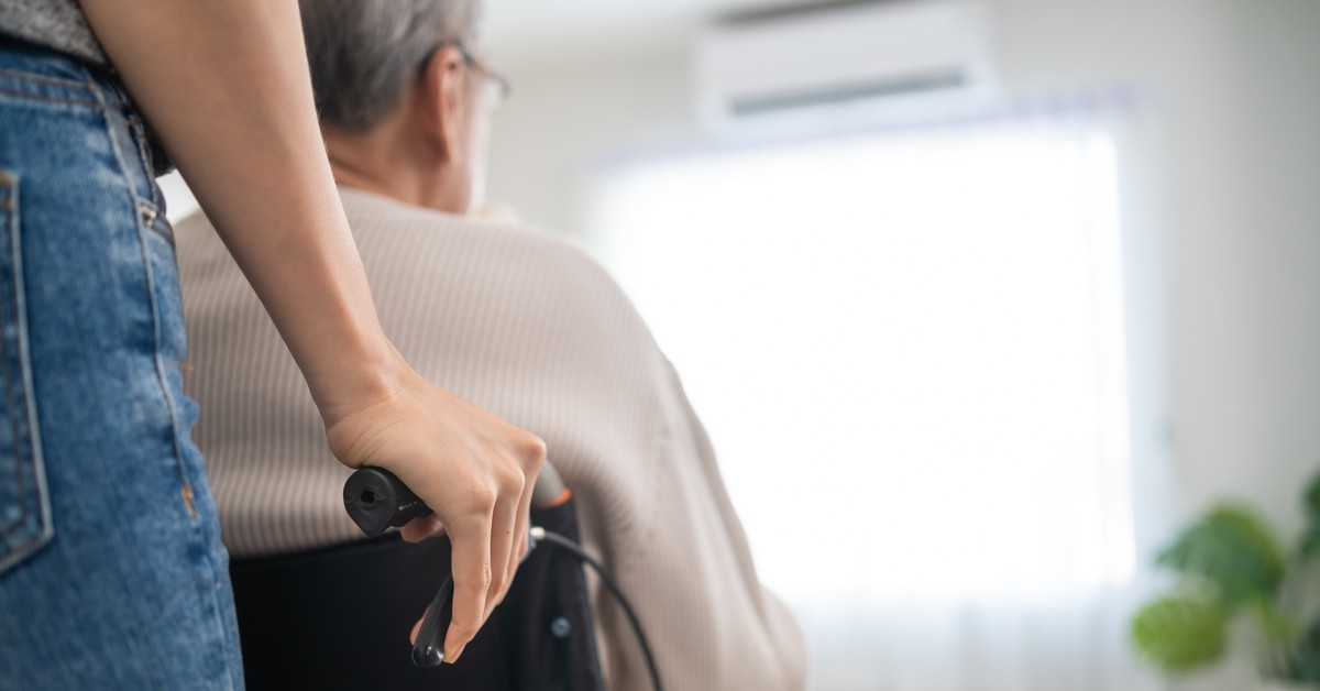 Polska się starzeje. gwałtownie rośnie liczba seniorów wymagających pomocy, a maleje liczba opiekunów. Co zmieni bon senioralny?