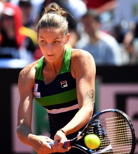 Karolina Pliskova na korcie w Rzymie eksponuje swoje tatuaże