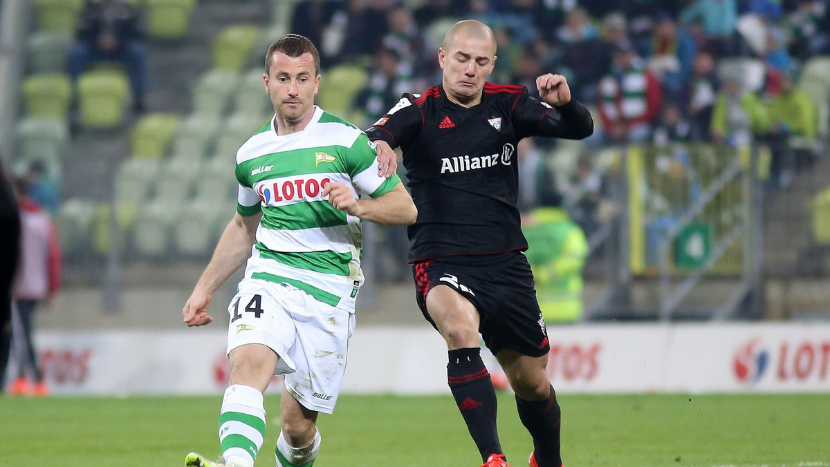 Na inaugurację 12. kolejki Ekstraklasy Lechia zremisowała z Górnikiem 1:1 (1:1). Obie drużyny mogą czuć spory niedosyt. Gospodarze mieli zdecydowaną przewagę w polu, ale to goście nie potrafili wykorzystać rzutu karnego. W Gdańsku oglądaliśmy świetną pierwszą połowę. Druga rozczarowała.