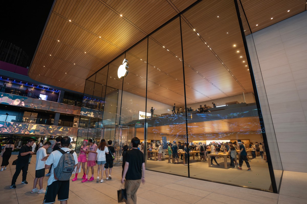 Apple wyprzedzi Samsunga po raz pierwszy od 14 lat. Rekordowa sprzedaż iPhone'ów