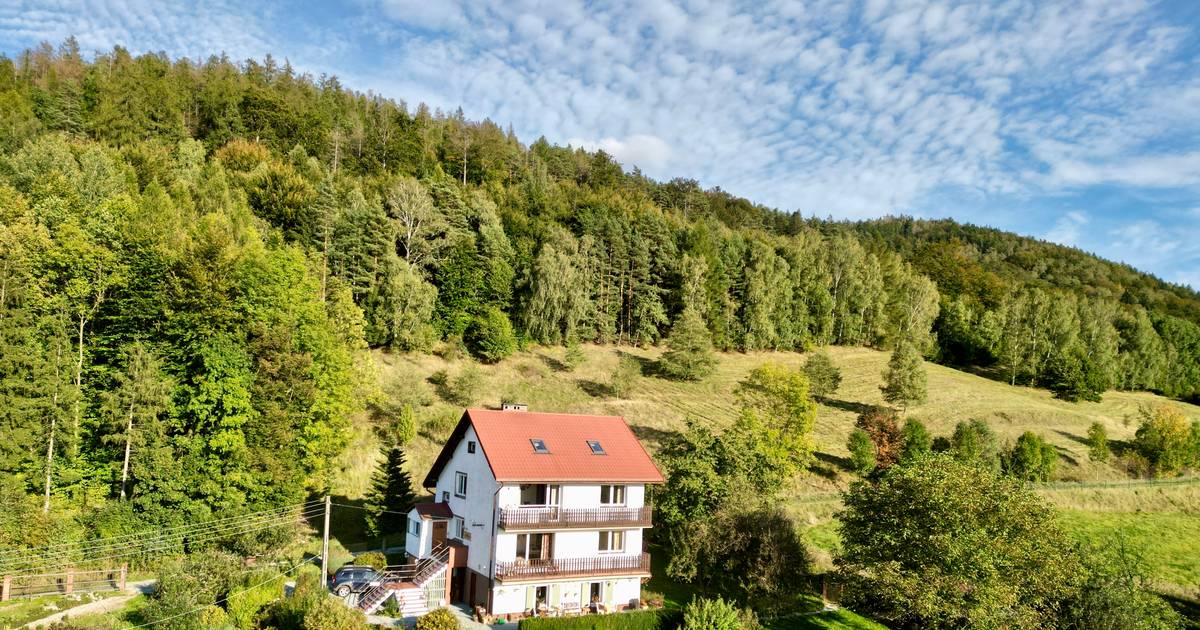 Para kupiła duży dom w cenie mieszkania. "Nie można się tu nudzić"