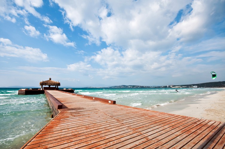 9. miejsce - Plaża Ilica – wg turystów jest to plaża idealna dla rodzin z dziećmi. Bardzo ciepła woda oraz wietrzna pogoda stanowią idealne warunki do odpoczynku od panującego gorąca. Turyści doceniają czystość oraz dobre zaplecze kulinarne plaży.