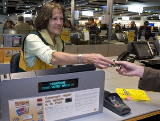 Cash back, czyli sposób na wypłatę pieniędzy z konta