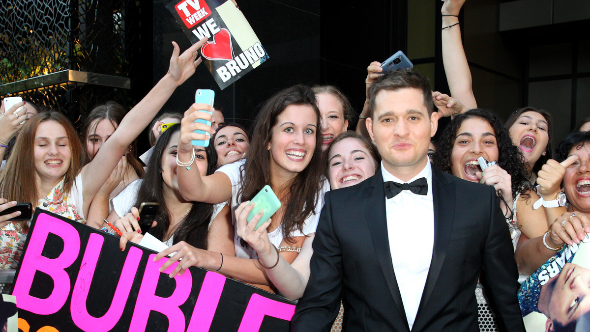 Michael Bublé stanął w obronie Justina Biebera. "Za palenie skręta powinni dać mu medal" - stwierdza piosenkarz.