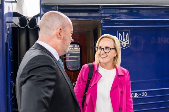 Američka diplomatkinja u Kijevu PODNOSI OSTAVKU: "Ne slažem se sa Trampom, razočarana sam"