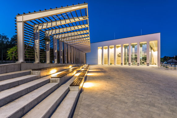 Biblioteka w Czechowicach-Dziedzicach. To prawdziwa świątynia książek!