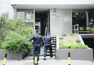 Policija u zgradi