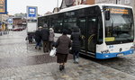 Obnaża się i masturbuje w autobusach. Szuka go policja