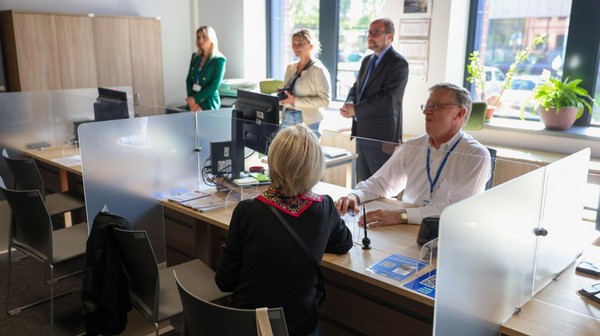 W krakowski Punkcie Obsługi Przedsiębiorcy uruchomiono nowe stanowiska informacyjno-obsługowe Grodzkiego Urzędu Pracy, Zakładu Ubezpieczeń Społecznych oraz okręgu małopolskiego Polskiej Izby Rzeczników Patentowych.