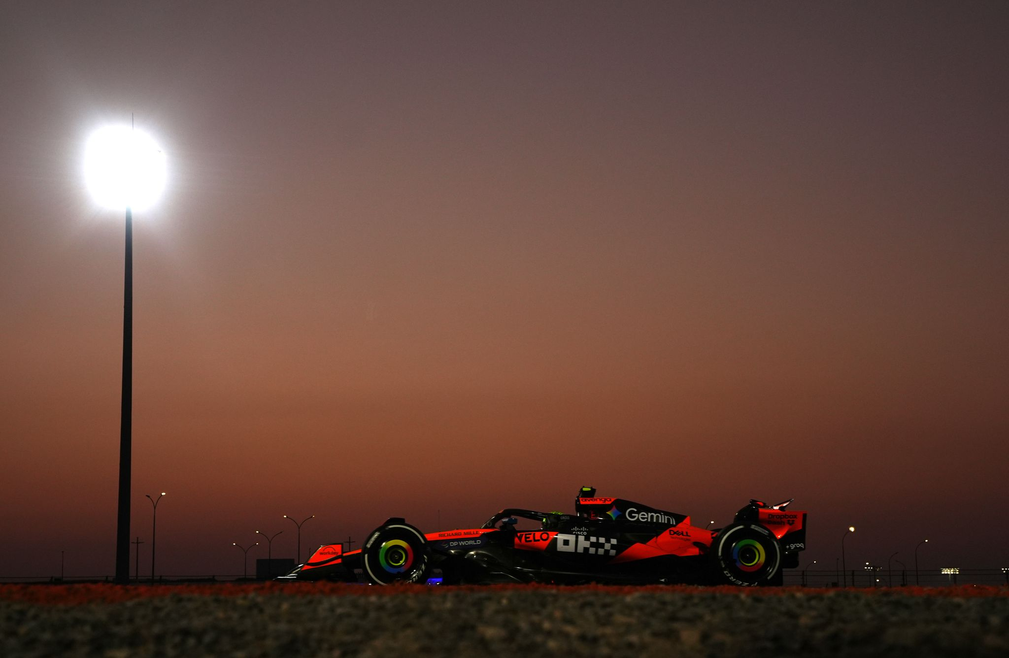 Piastri schlägt zurück: Holt Sprint-Pole und düpiert Norris in Katar