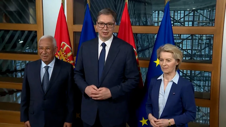 Ursula fon der Lajen, Antonio Košta i Aleksandar Vučić