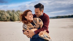 Dlaczego wypada być "szczęśliwie zakochanym"? ROZMOWA z psychologiem na Walentynki