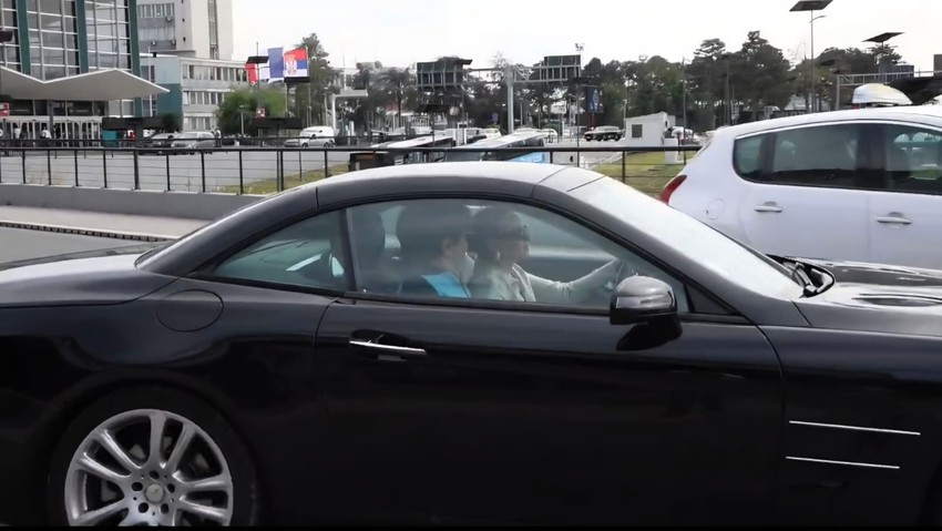 Goran Bregović na aerodromu