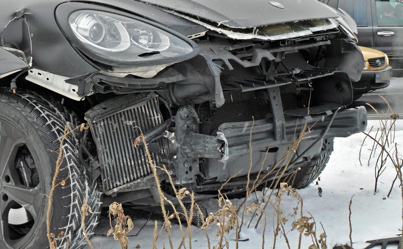 Piosenkarka Marina Łuczenko siedząc za kierownicą porsche swojego narzeczonego zderzyła się z volkswagenem w centrum Warszawy - donosi Radio Zet...