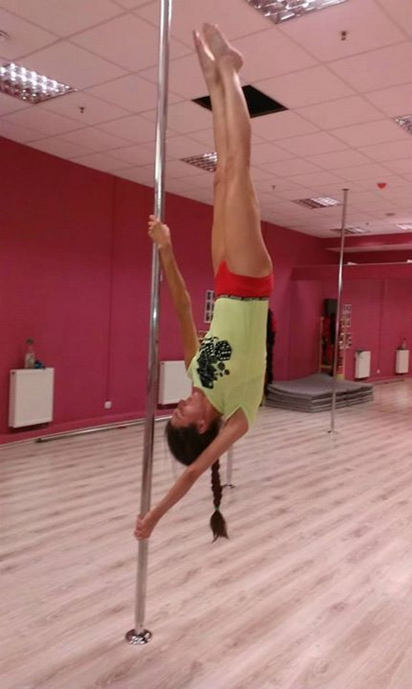 Kamila Szczawińska pole dance