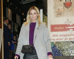 Spódniczka Odety Moro niebezpiecznie uciekła do góry i prawie znikła z pola widzenia. FOTO