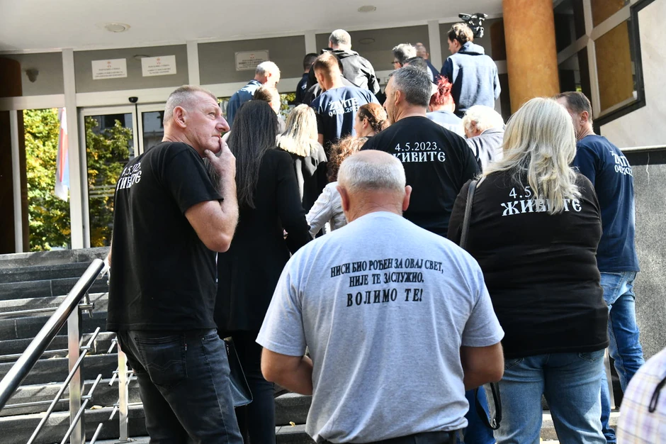 Članovi porodica ubijenih u selima Dubona i Malo Orašje