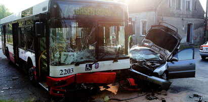 Wypadek autobusu miejskiego. Jest wielu rannych