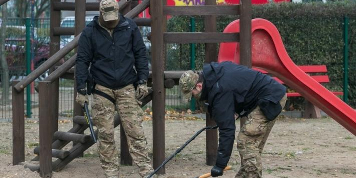 Konin: z wykrywaczami metalu na miejscu śmierci Adama. Zabił go policjant