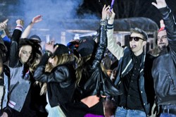 Mrozu prosto z planu nowego klipu "Rollercoaster"