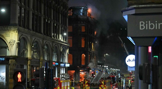 Potężny pożar przy Glasgow Central. Budynek częściowo się zawalił, dworzec zamknięty