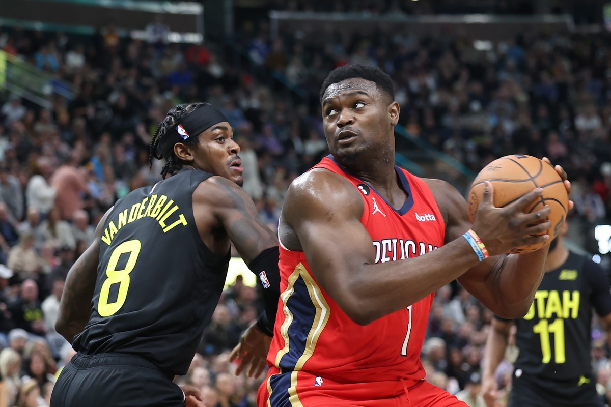 Zion Williamson (z prawej)