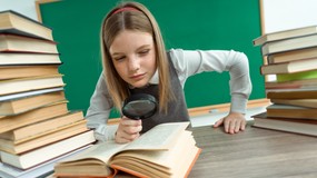 Młodzieżowe Słowo Roku 2025: „Szponcić” triumfuje, a „OKPA” podbija młodych internautów