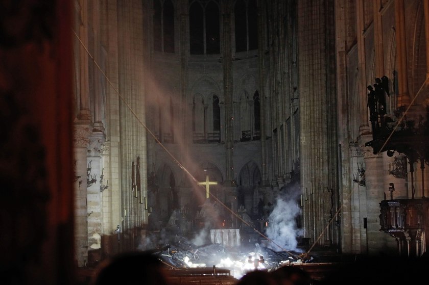 To on ocalił wnętrze Notre Dame. Był tam, skąd inni uciekli! 