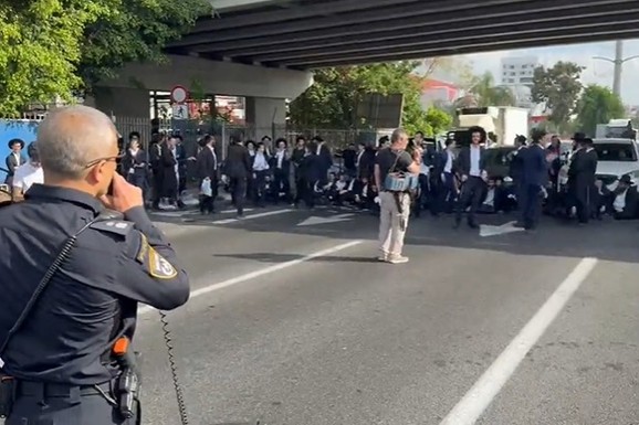 Ultraortodoksni Jevreji sukobili se sa policijom, letele ŠOK BOMBE: Veliki protest zbog pokušaja regrutacije u vojsku