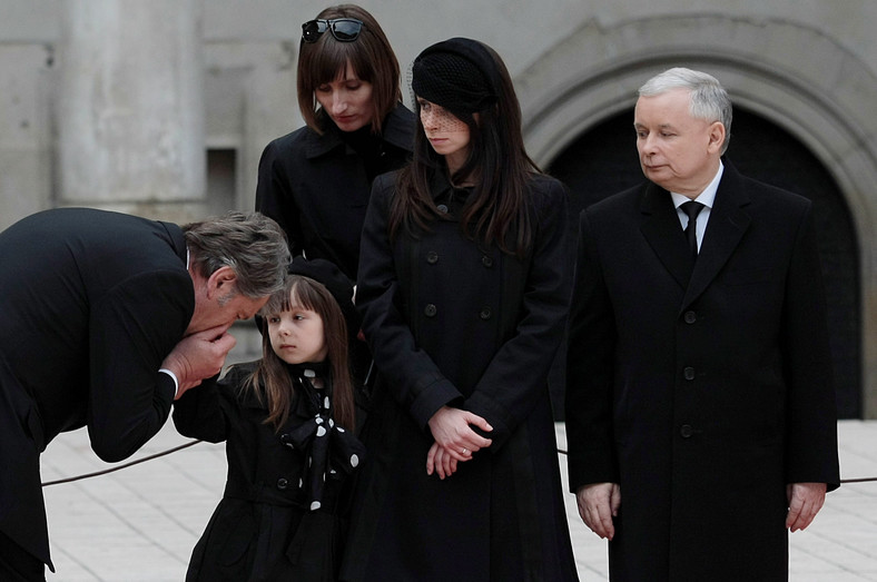 Wiktor Juszczenko z żoną Kateriną składają kondolencje członkom rodziny Lecha i Marii Kaczyńskich. Kraków, 18.04.2010 r.