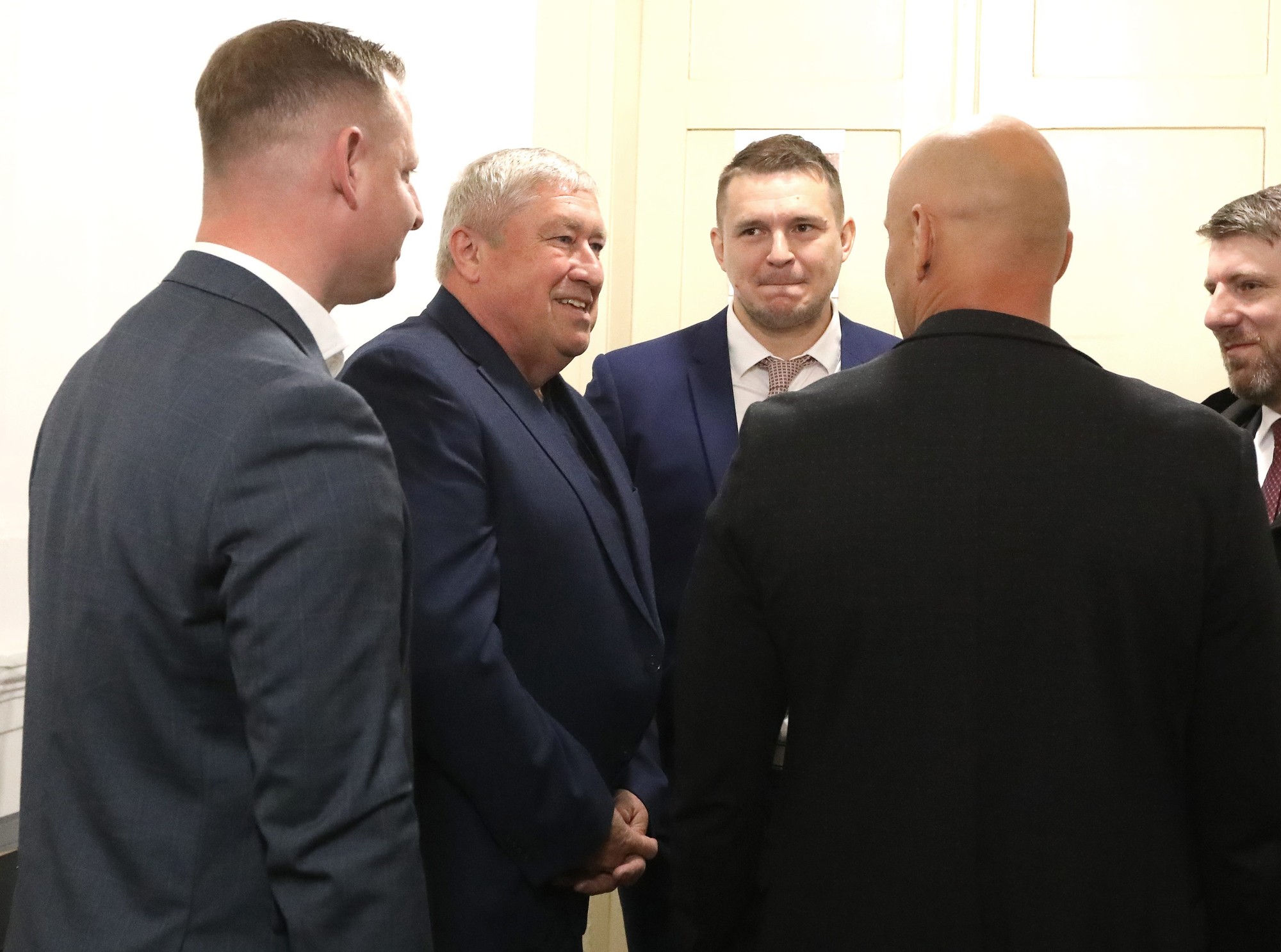 Na Špecializovanom trestnom súde sa 11. mája začal proces v kauze Očistec: Na snímke druhý zľava bývalý špeciálny prokurátor Dušan Kováčik.