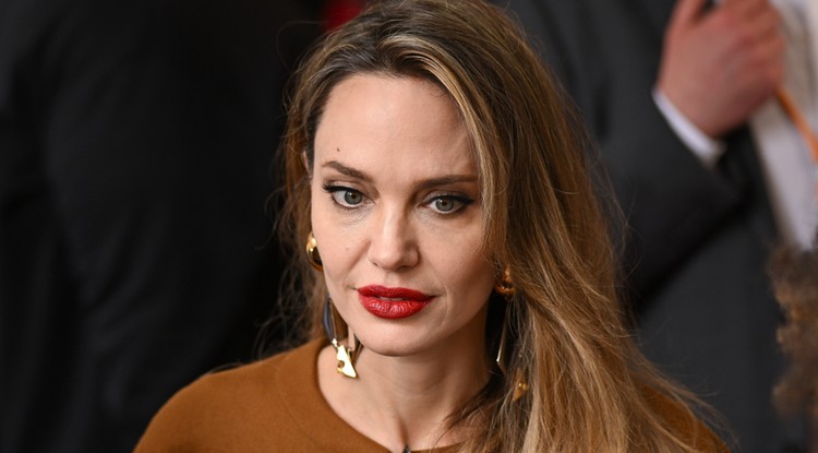 Súlyos baleset miatt kórházba vitték Angelina Jolie és Brad Pitt fiát