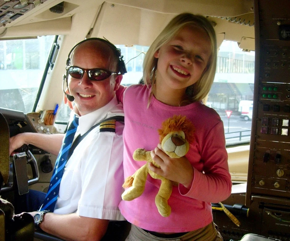 Jorrit i Jasmijn zajedno u kokpitu