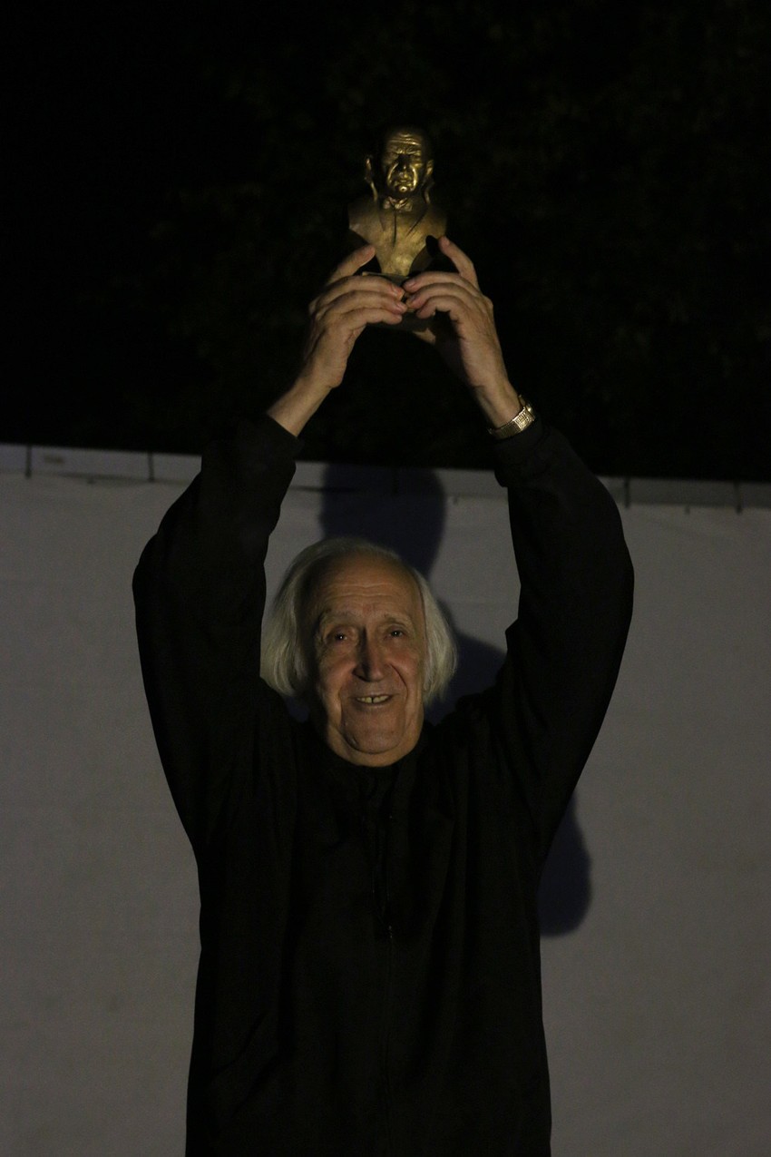 Đordje Kadijević sa nagradom "Bela Lugoši"