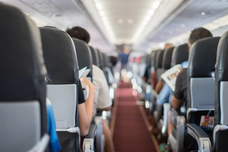 Telo na sedištu aviona u slučaju pada treba da bude sklupčano