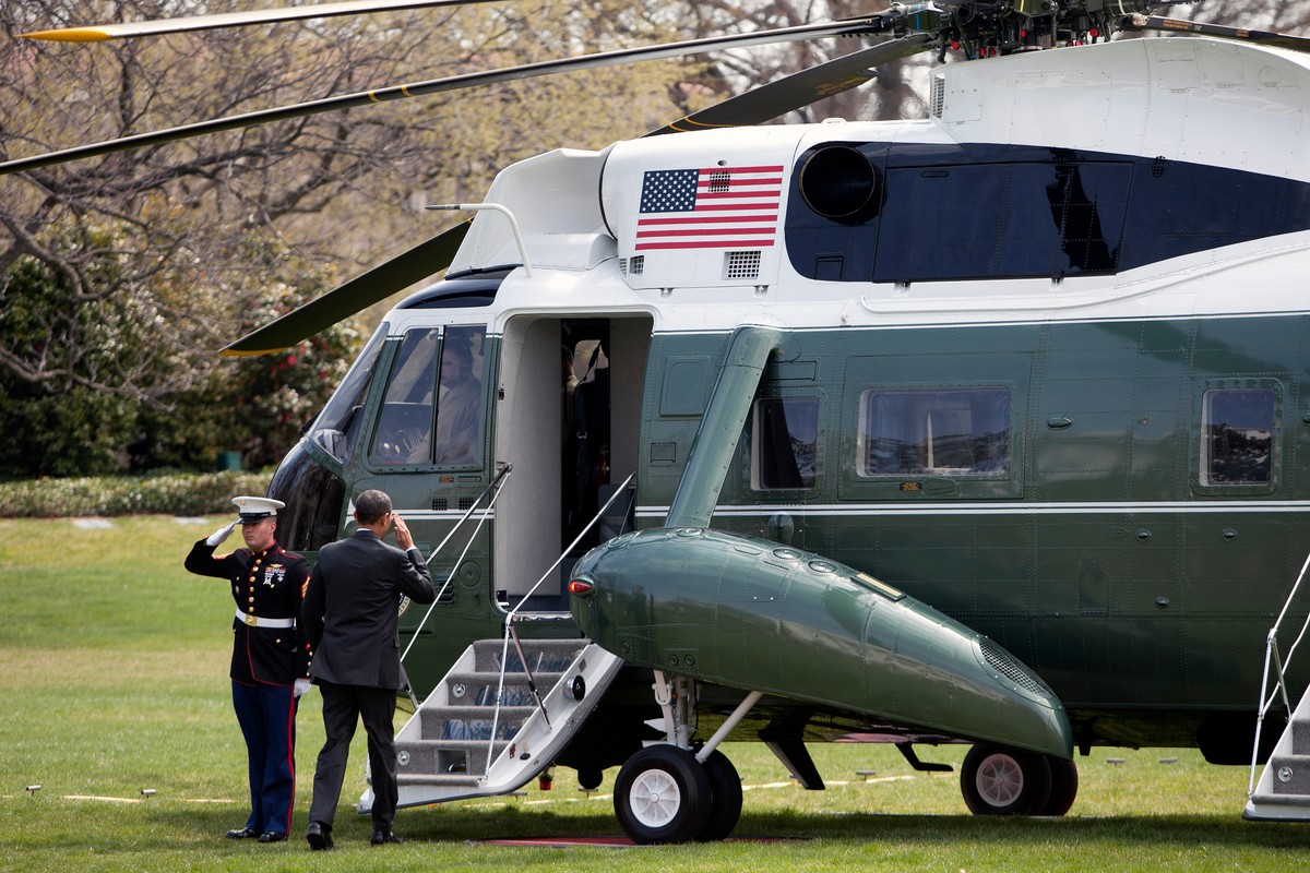 Prezydent Obama wsiada na pokład Marine One