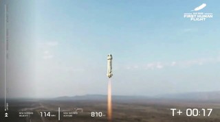 Jeff Bezos poleciał w kosmos. Transmisja ze startu rakiety New Shepard