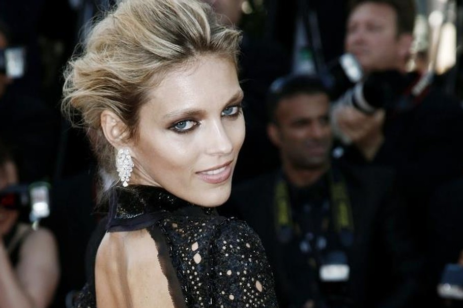 anja rubik smokey