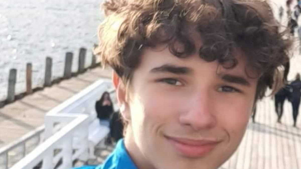 Wielkopolscy policjanci od wczoraj poszukują 14-letniego Kornela Sarbinowskiego. Nastolatek wyszedł z domu w środę ok. 16:30. Od tej pory zaniepokojeni rodzice nie mieli kontaktu z synem.
