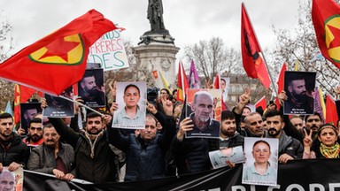 Kurdowie protestują po tragicznej strzelaninie. Ogień i starcia na ulicach Paryża [NAGRANIA]