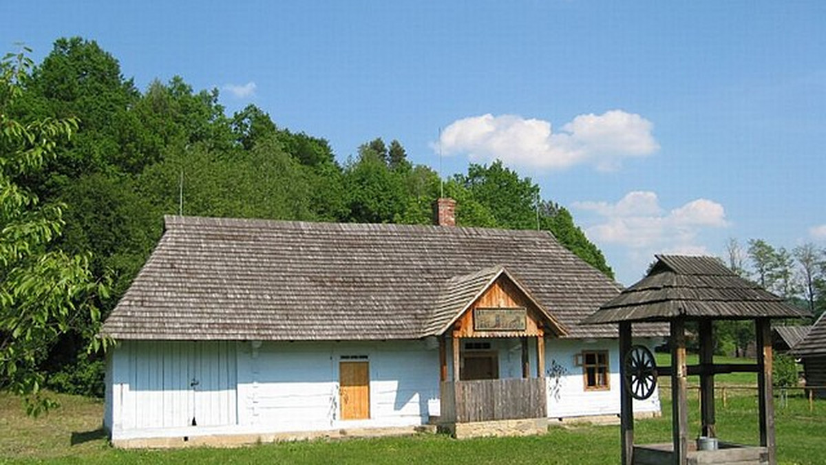 Ekspozycja odtwarzająca wieczerze wigilijną z lat 30. ubiegłego stulecia oraz zbiór szopek przypominają w Muzeum Budownictwa Ludowego w Sanoku zwyczaje związanie ze świętami Bożego Narodzenia na Podkarpaciu.