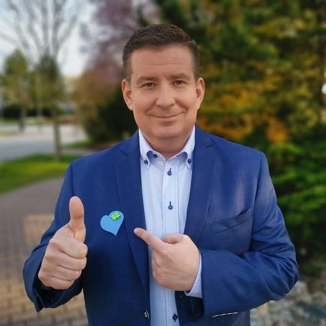 Moderátor Patrik Herman.
